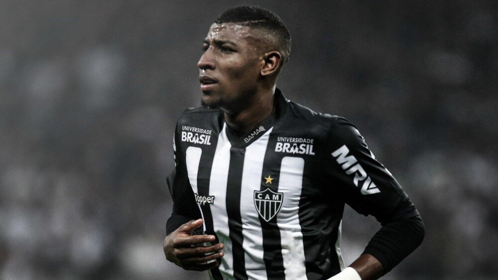 Atlético receberá cerca de R$ 377 mil do Milan pela venda de Emerson Royal ao Flamengo