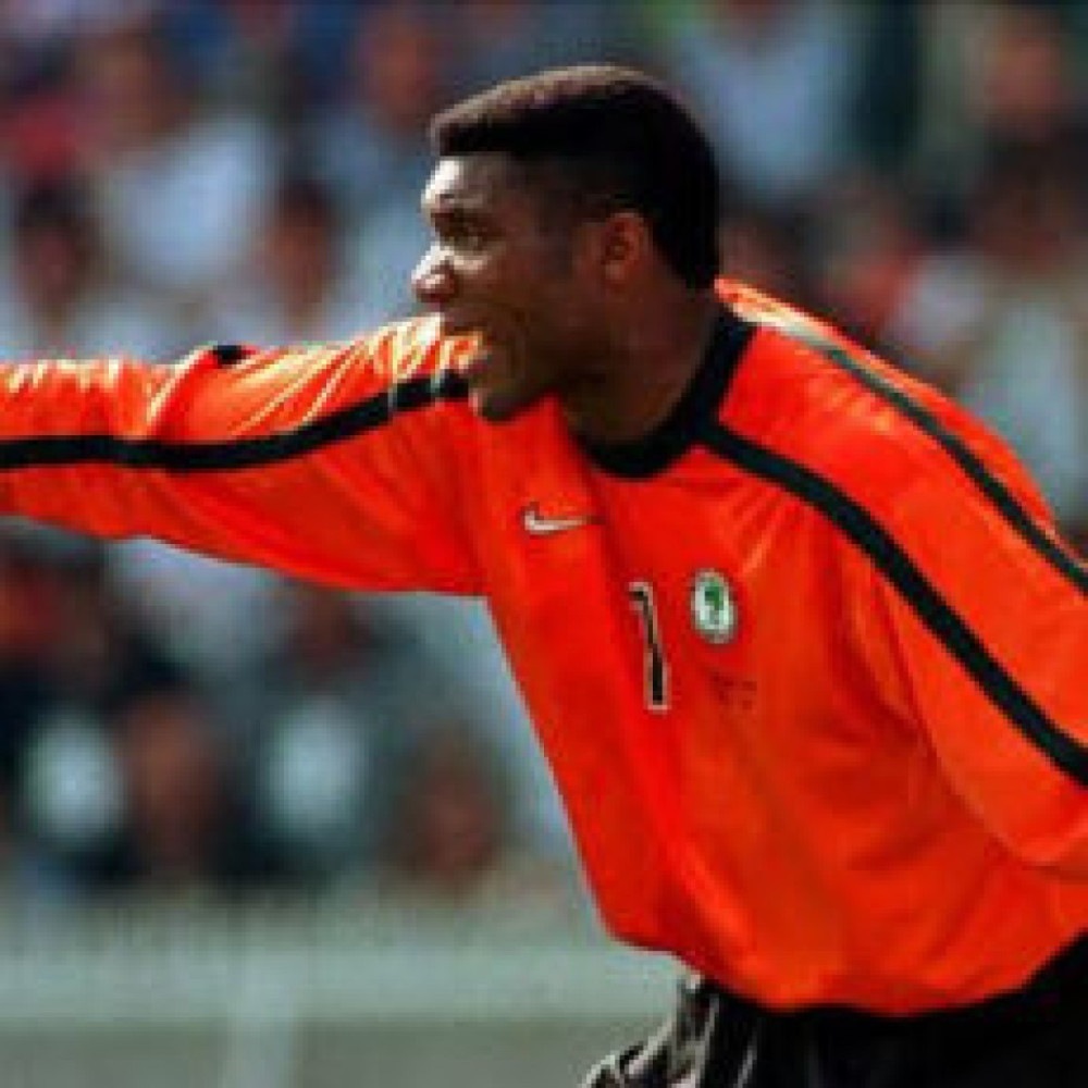 Morre Peter Rufai, goleiro que disputou as Copas do Mundo de 1994 e 1998