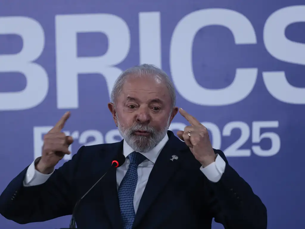'Se ele acha que pode taxar, temos o direito também', diz Lula sobre Trump