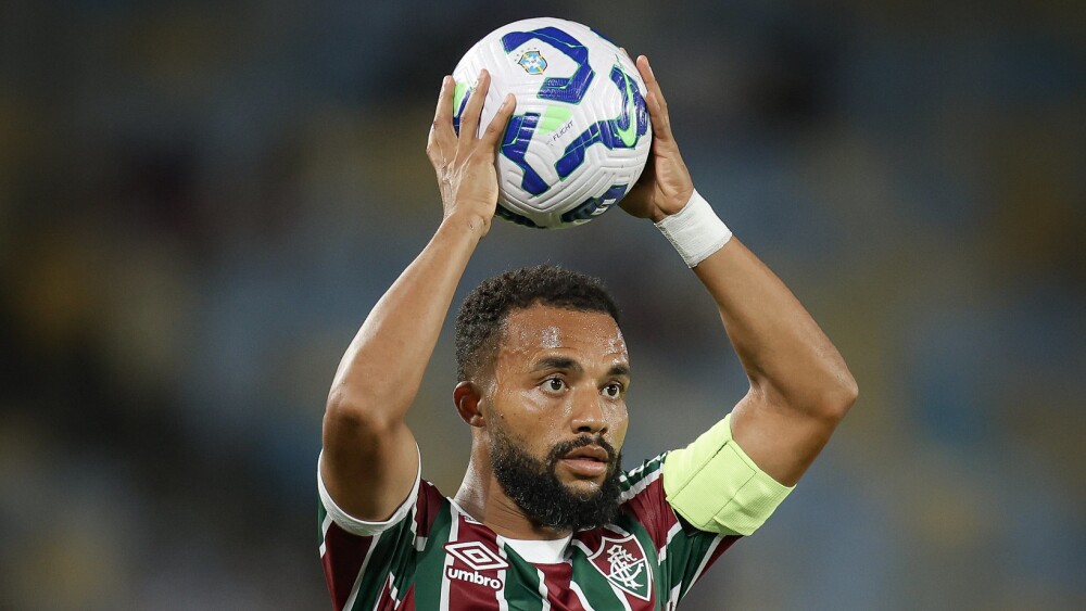 Samuel Xavier critica árbitro após derrota do Fluminense, mas evita desculpas