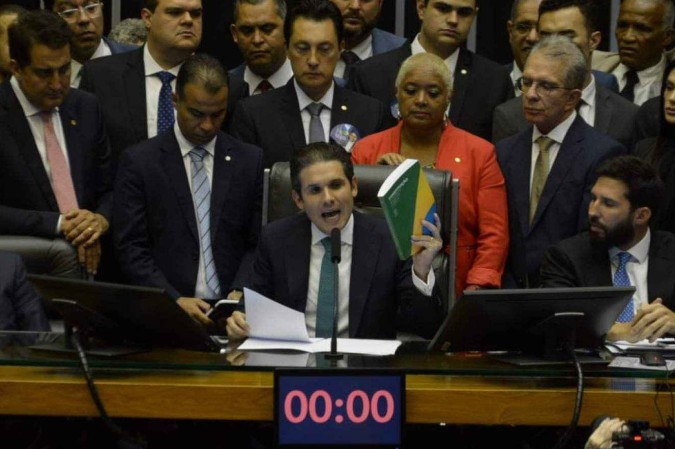 Hugo Motta destaca desafios em seu primeiro discurso como presidente da Câmara