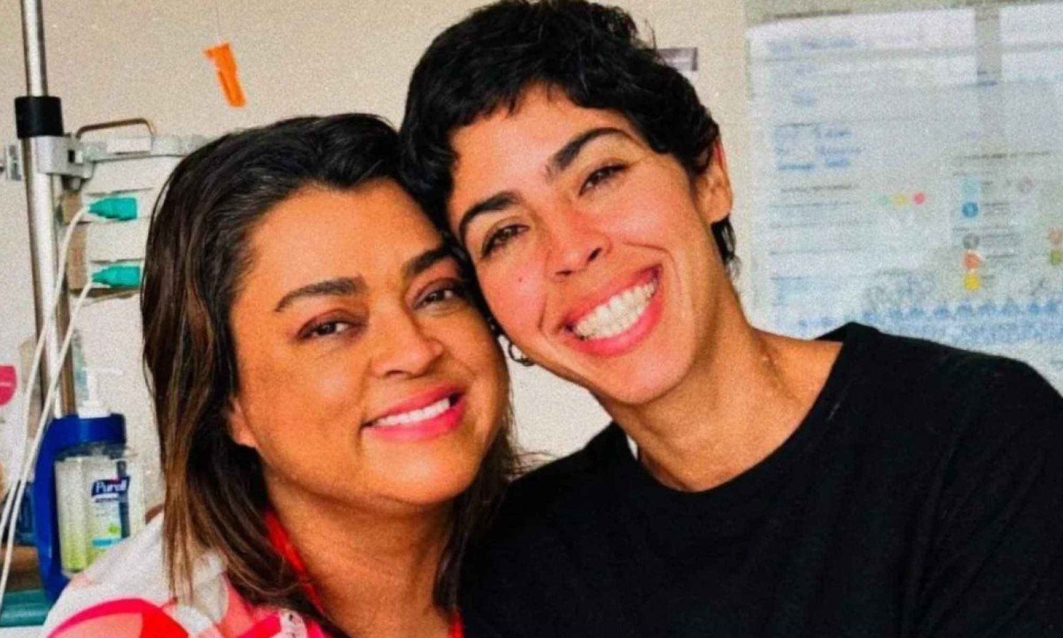 Bela Gil se emociona ao falar da irmã Preta Gil em programa de TV