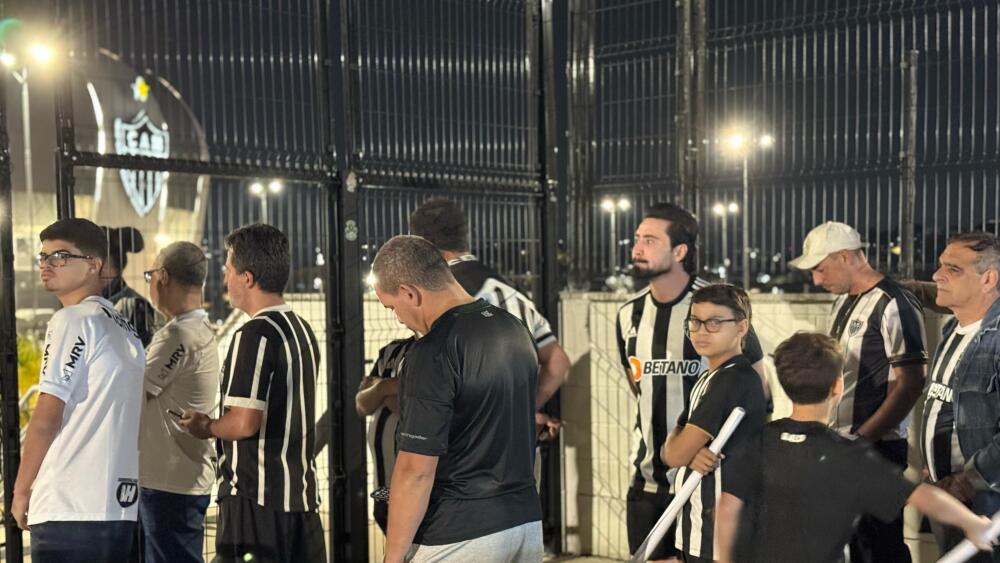 Problema em aplicativo causa filas na Arena MRV para torcedores do Atlético
