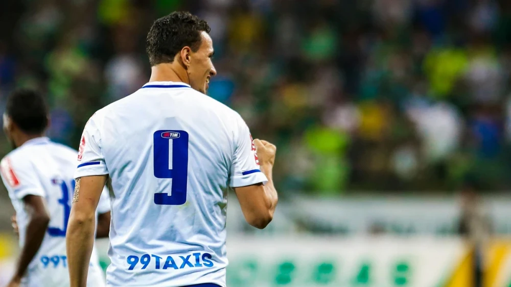 Ex-Cruzeiro e Seleção Brasileira é anunciado por time de várzea em São Paulo