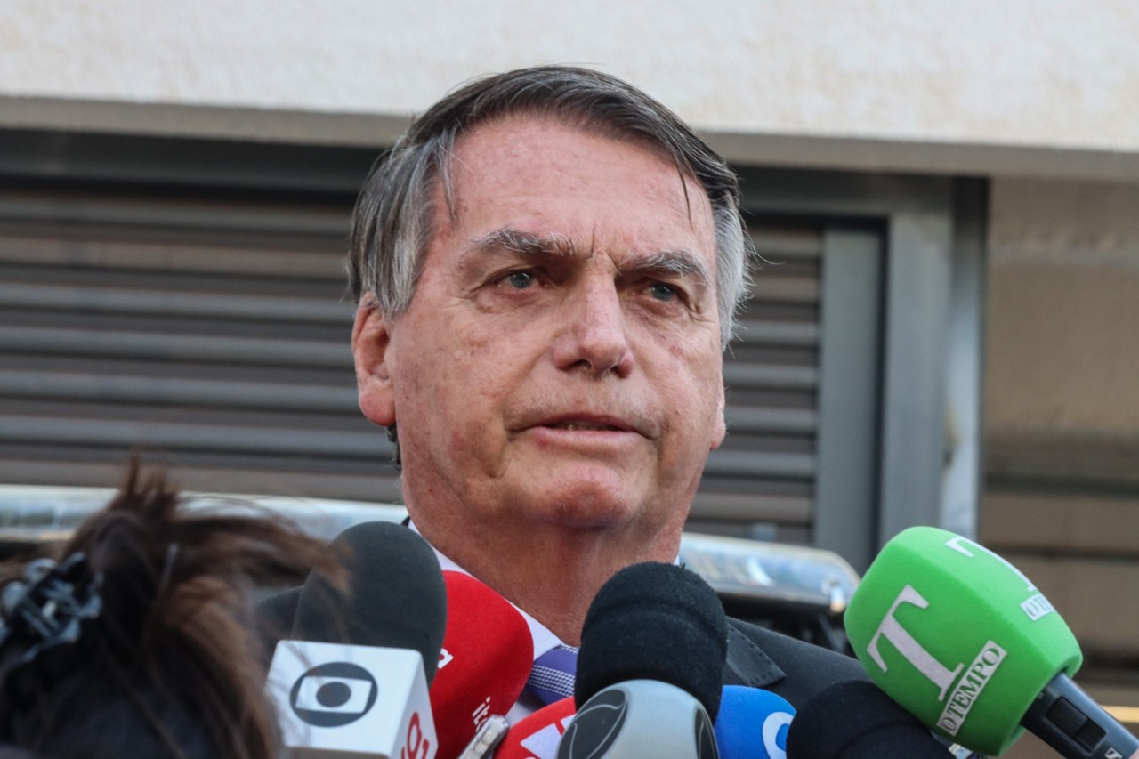 Bolsonaro se reúne com a oposição no Senado antes de possível denúncia ao STF