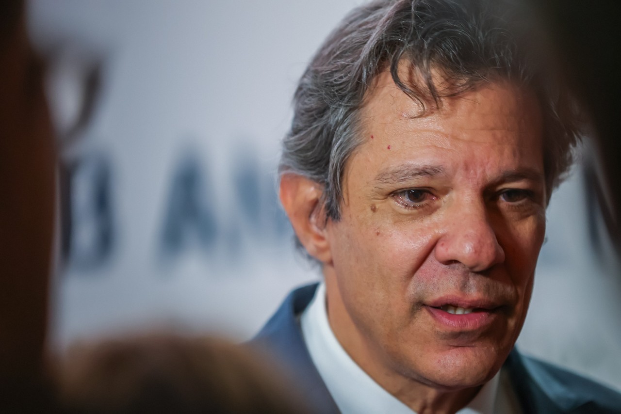 Brasil estuda estratégias para enfrentar sobretaxas comerciais dos EUA em 2024