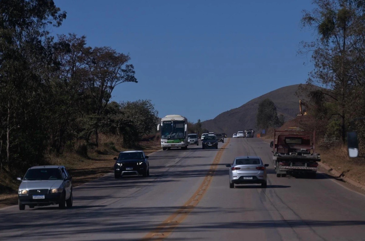 Interdições na BR-040 em Minas Gerais na Véspera do Dia das Mães