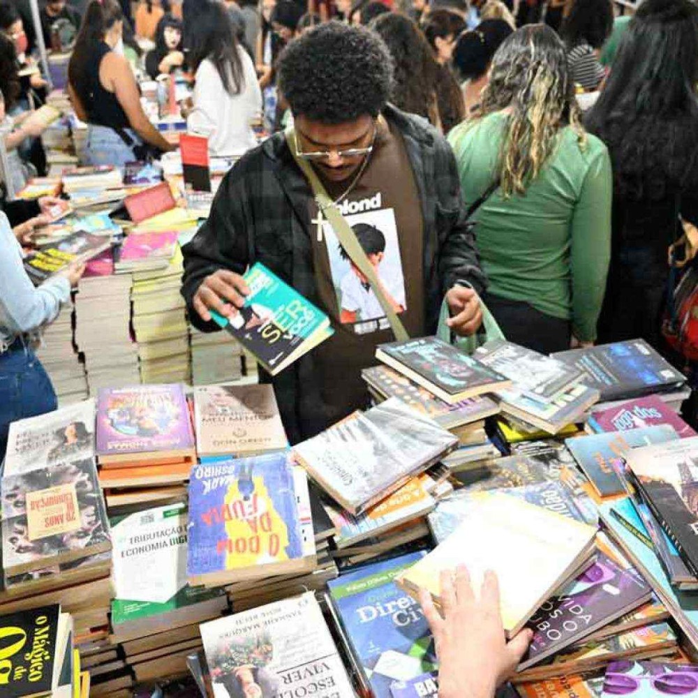 Bienal Mineira do Livro promove encontro entre leitores e autores