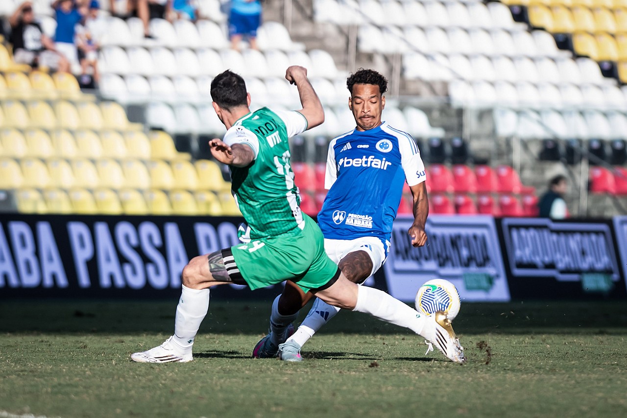 Cruzeiro vence Banfield na despedida da Vitória Cup e foca no Brasileirão