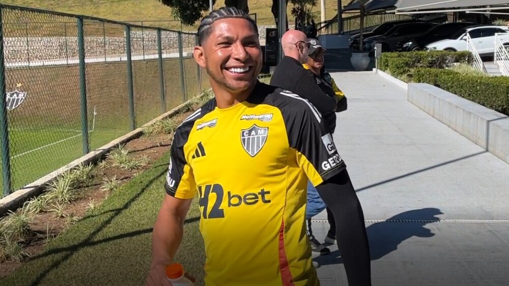 Rony, do Atlético, muda visual para retomada da temporada