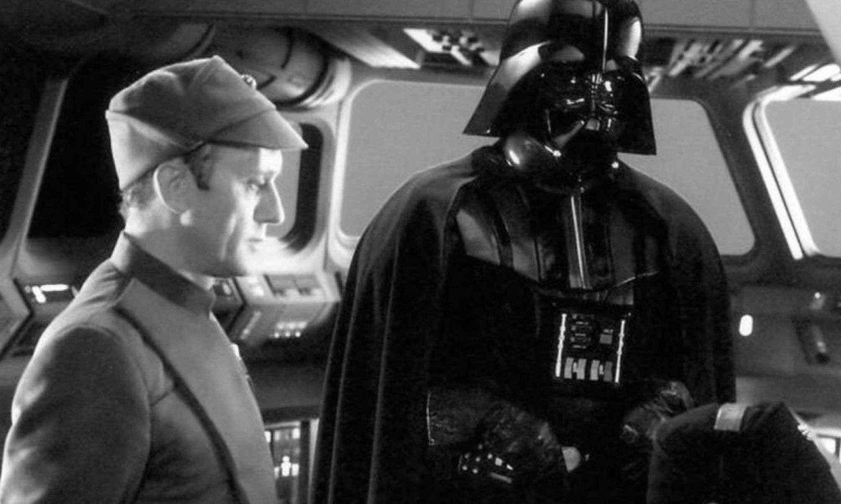 Kenneth Colley, intérprete do Almirante Piett em Star Wars, morre aos 87 anos