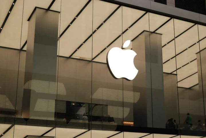 Ação coletiva processa Apple por sobrestimar avanços em IA