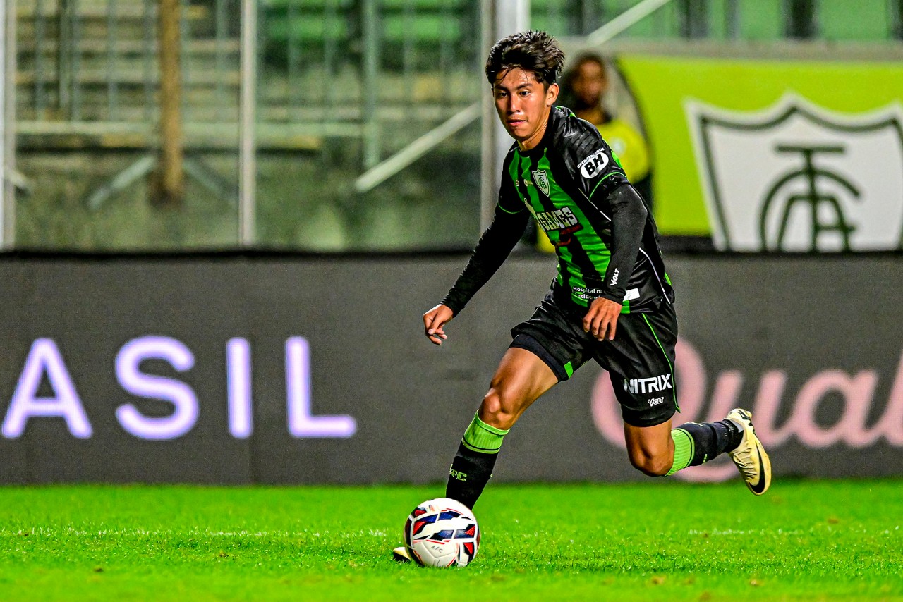 Miguelito se aproxima dos principais artilheiros e assistentes do América
