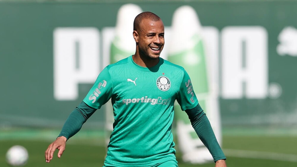 Grêmio disputa com Santos a contratação do lateral-direito Mayke, do Palmeiras