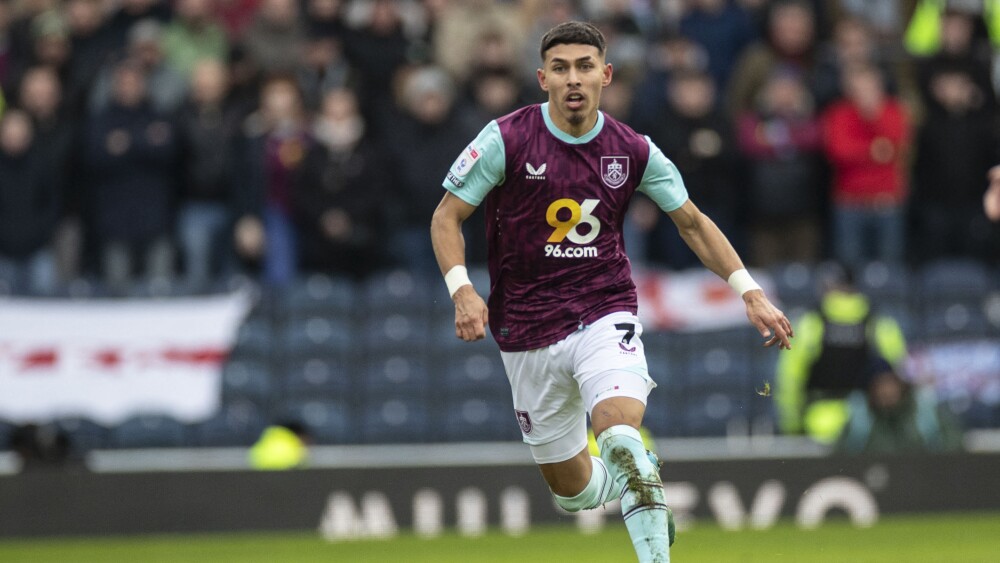 Cruzeiro mira atacante de beirada Jeremy Sarmiento, do Brighton