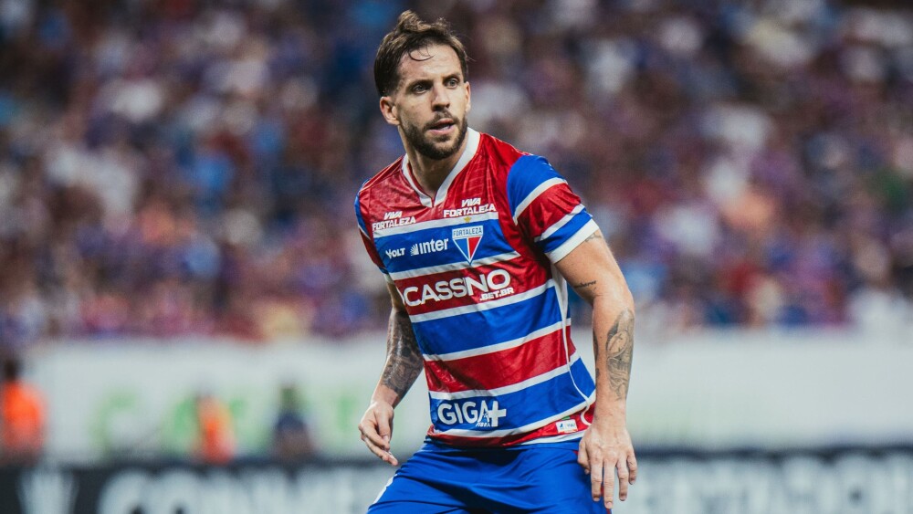Fortaleza e Athletico-PR encerram negociações por volante Lucas Sasha