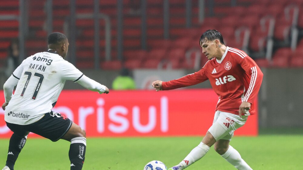 Inter marca no fim e garante empate contra o Vasco pelo Brasileirão