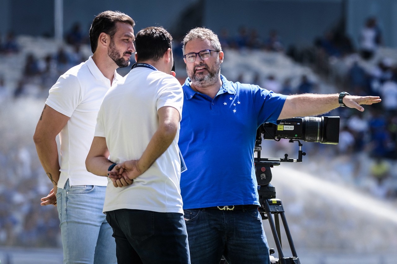 Carrillo revela que Cruzeiro tentou dobrar seu salário antes de fechar com Corinthians