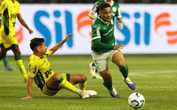Palmeiras enfrenta desfalques contra Atlético-MG, mas Vitor Roque está liberado