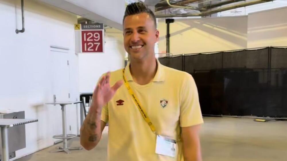 Ídolo do Cruzeiro encontra Fábio após vaga do Flu no Mundial e pede goleiro na Seleção