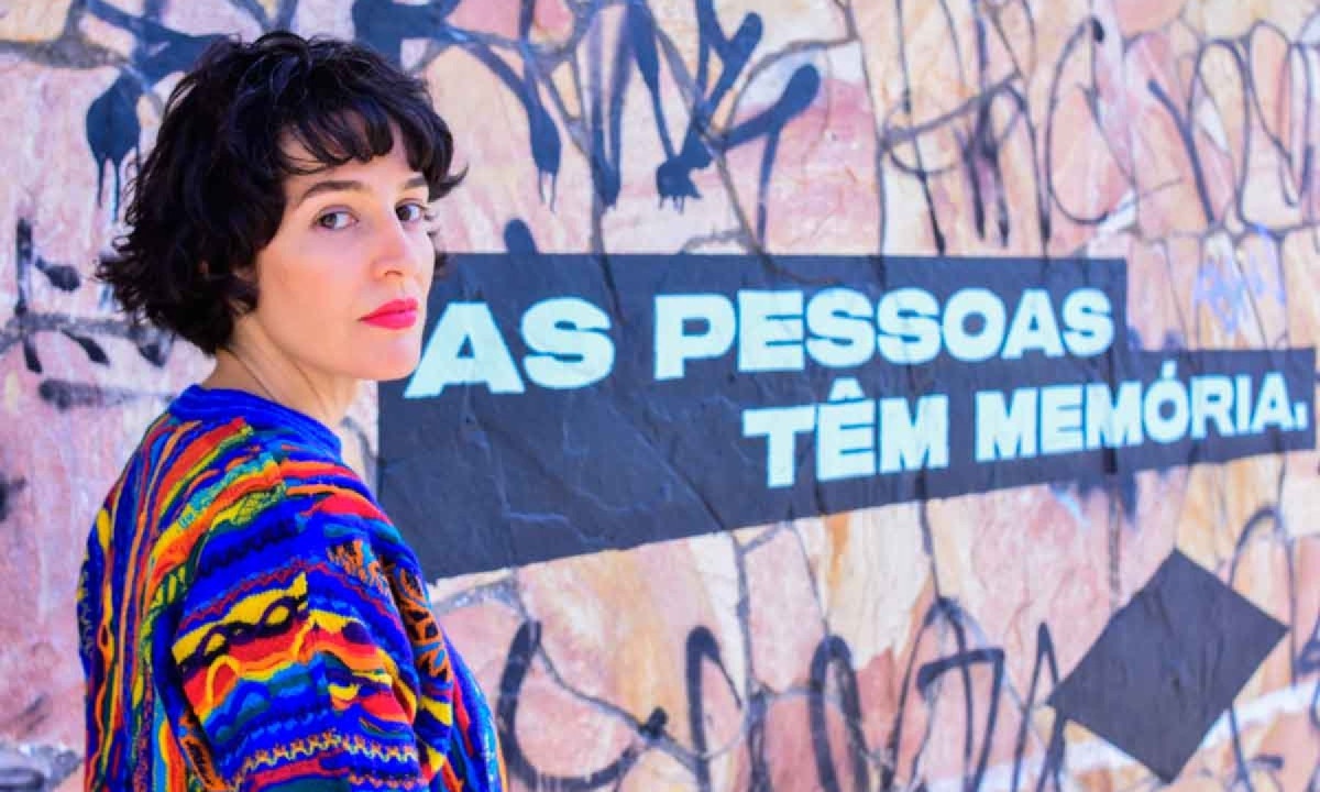Flávia Péret lança livro 'Coisas presentes demais' abordando Alzheimer na Quixote Livraria