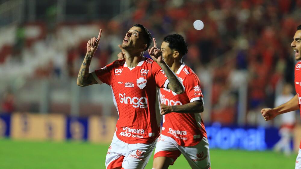Vila Nova vence CRB em casa e entra no G4 da Série B