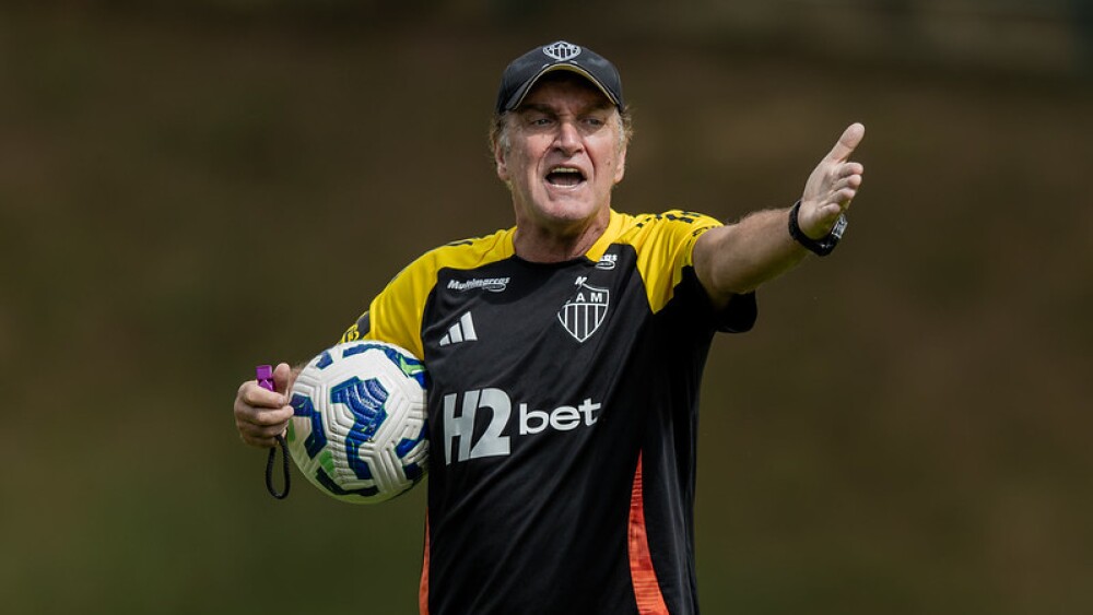 Com desfalques, Cuca esboça escalação do Atlético para volta do Brasileirão