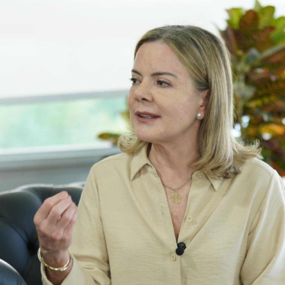 Gleisi Hoffmann defende fim da escala 6x1 como prioridade no Congresso