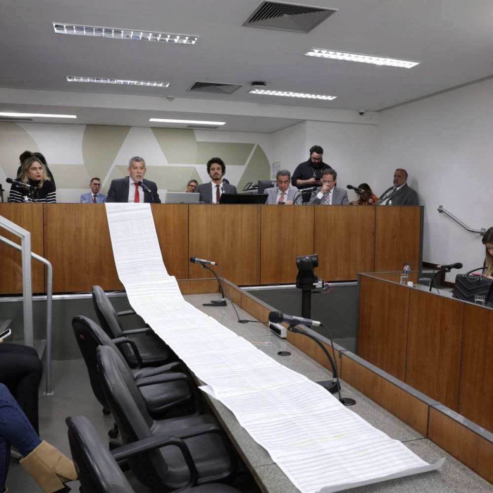 Oposição adia votação do fim do referendo para venda de Cemig e Copasa