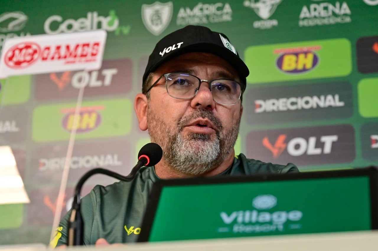 Enderson Moreira se desculpa com torcida por atuação ruim do América contra o Athletic