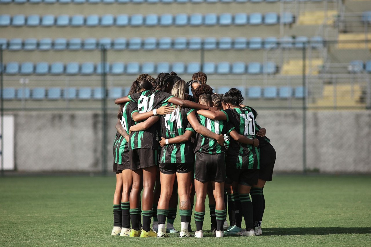 Spartanas precisam de duas vitórias para garantir classificação