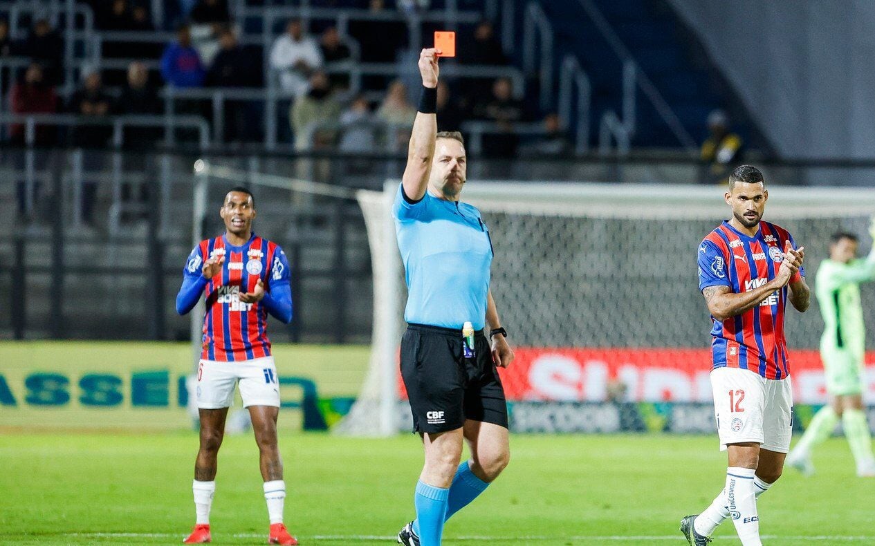 Análise do VAR gera polêmica em Bragantino x Bahia