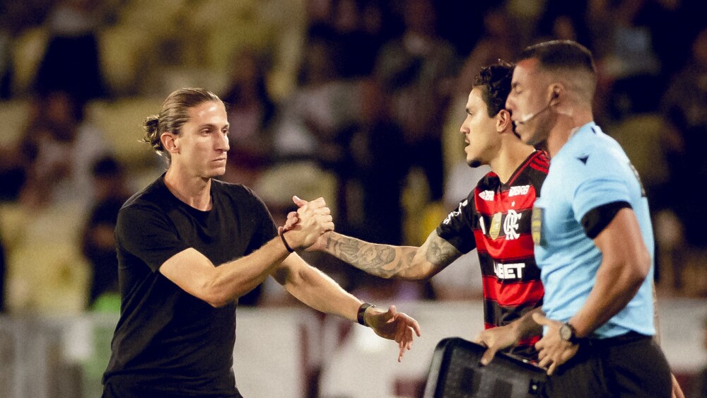 Filipe Luís destaca Cruzeiro como forte candidato ao título do Brasileirão