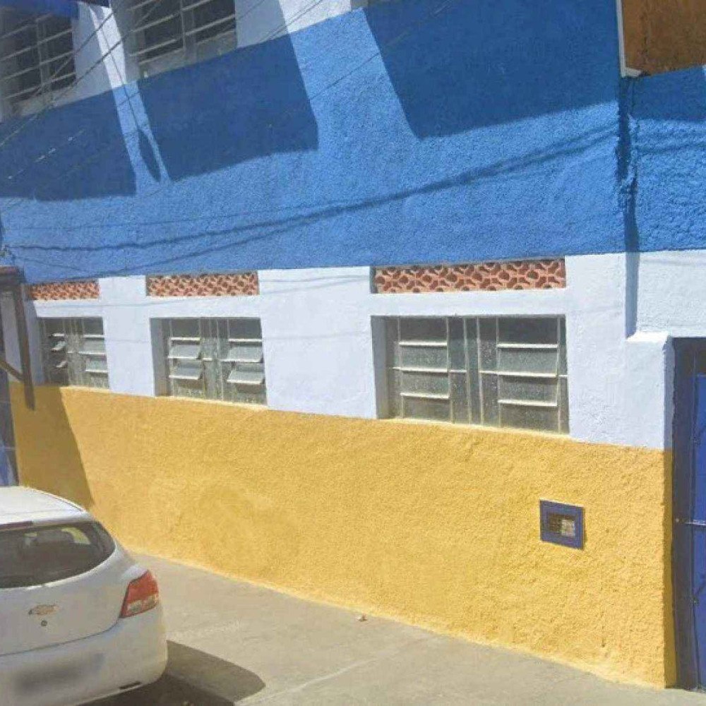 Homem em suposto surto invade escola e morre em Juiz de Fora