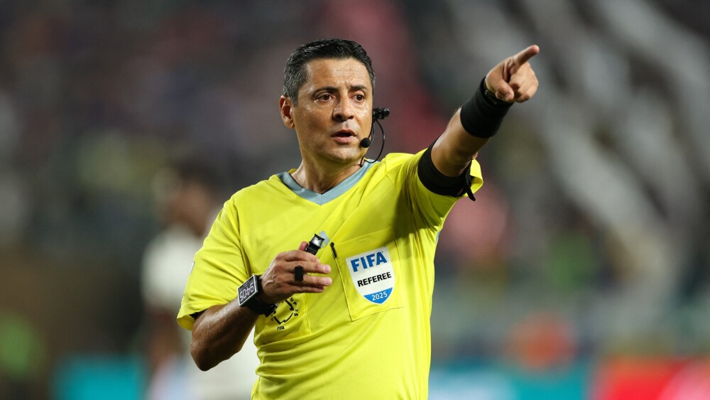 Fifa escolhe iraniano naturalizado australiano para apitar final do Mundial de Clubes