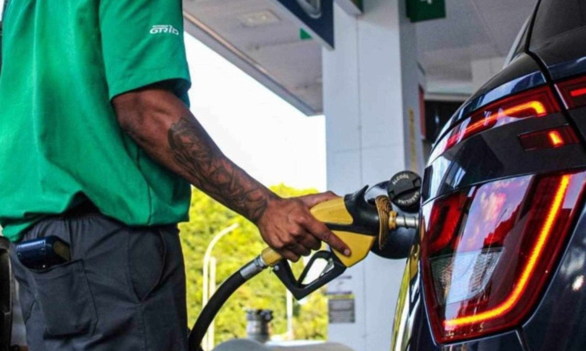 Postos não repassam queda no preço da gasolina e ainda aplicam aumentos, aponta AGU