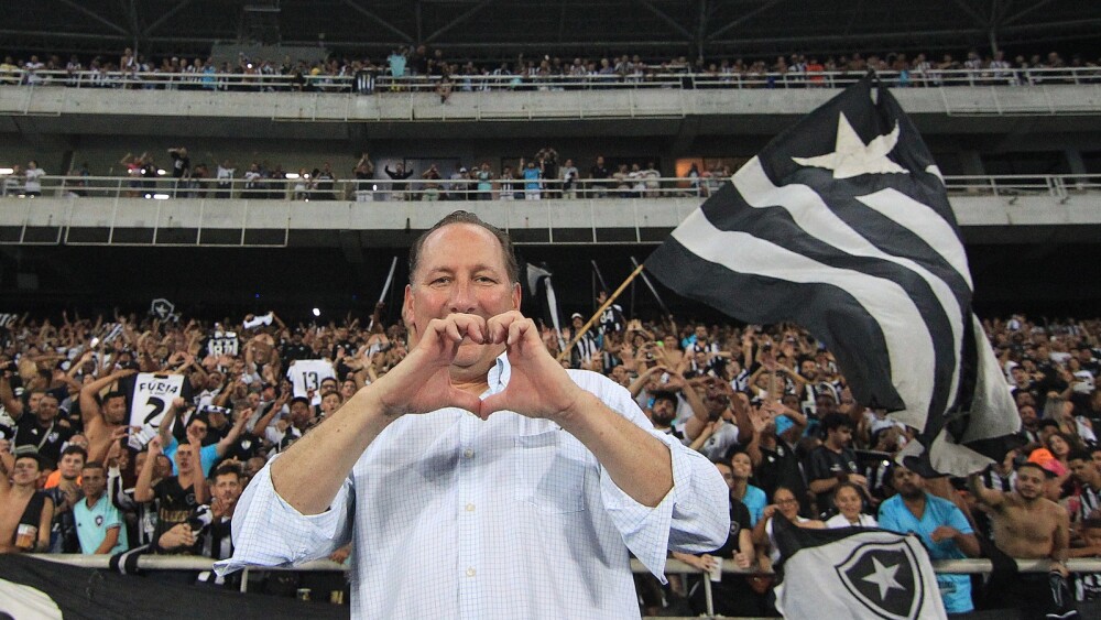 John Textor reafirma compromisso com o Botafogo em meio a conflito judicial com Lyon