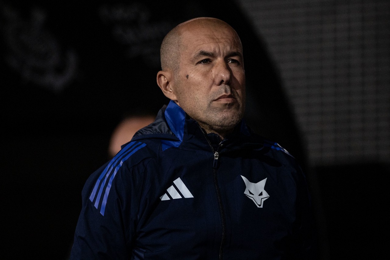 Jardim elogia gramado do Corinthians, mas aponta impacto no desempenho do Cruzeiro