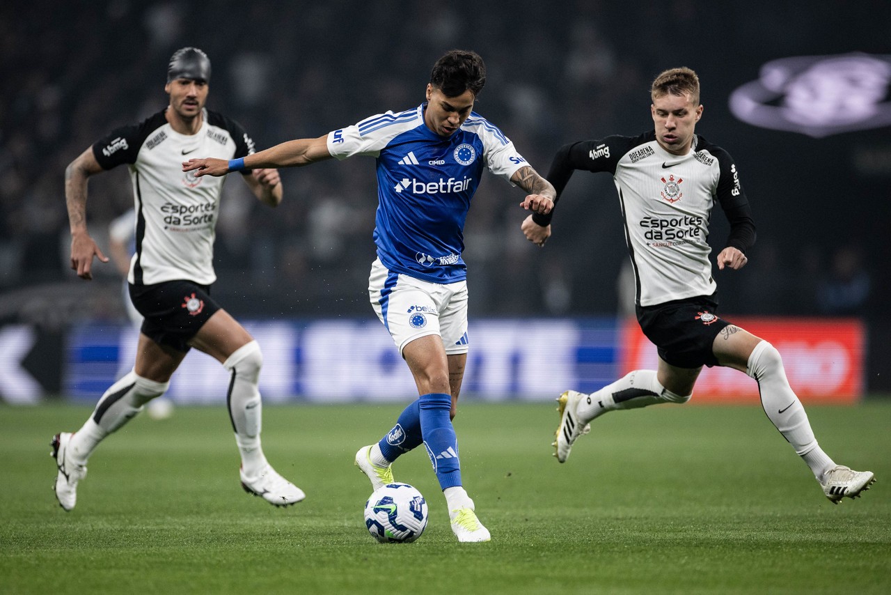Cruzeiro empata com Corinthians em São Paulo e mantém liderança no Brasileirão