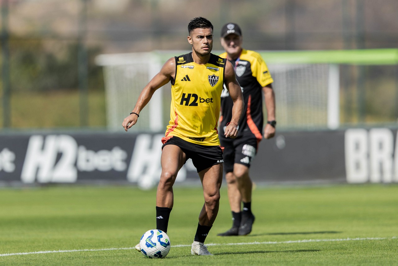 Atlético: Cuca espera lucrar com saída de Fausto Vera para contratar novo volante
