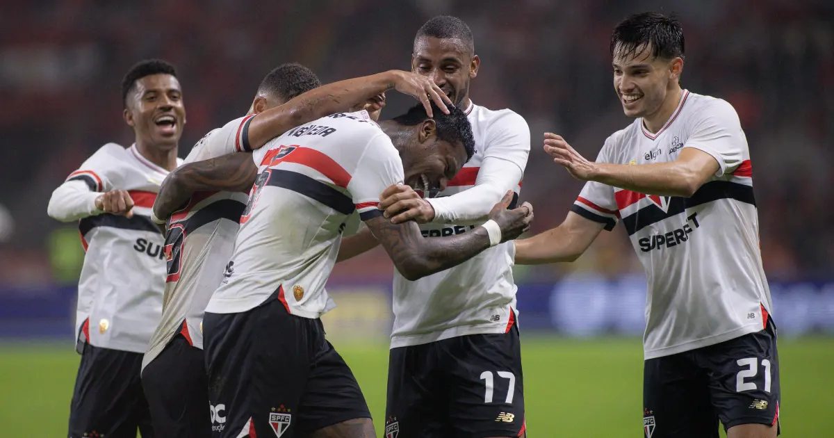 São Paulo supera Internacional no Beira-Rio e amplia sequência de vitórias no Brasileirão