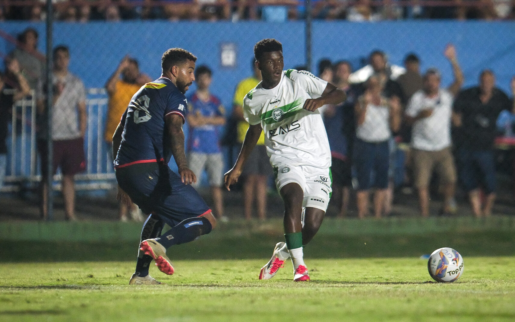 Khensane, segundo mais jovem a estrear pelo Coritiba, é convocado para Seleção sub-17