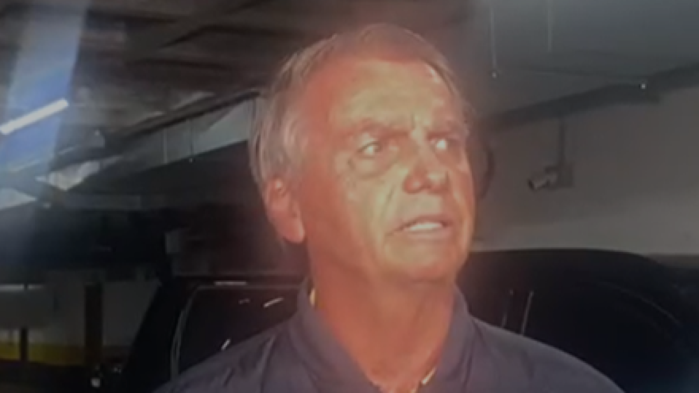 Bolsonaro afirma que Moraes quer humilhá-lo com uso de tornozeleira eletrônica