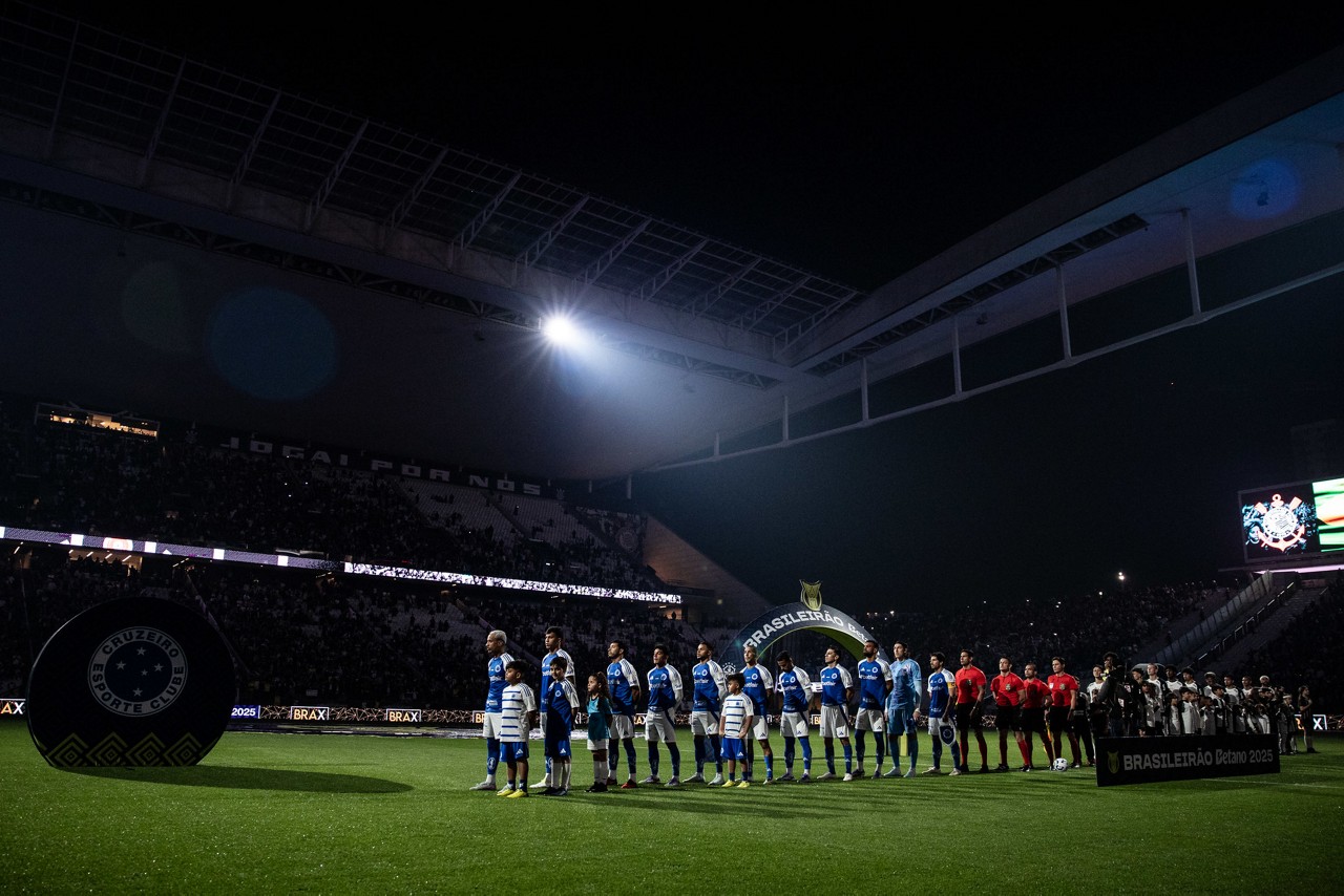 Romero, do Cruzeiro, comenta desafios com o gramado da Neo Química Arena