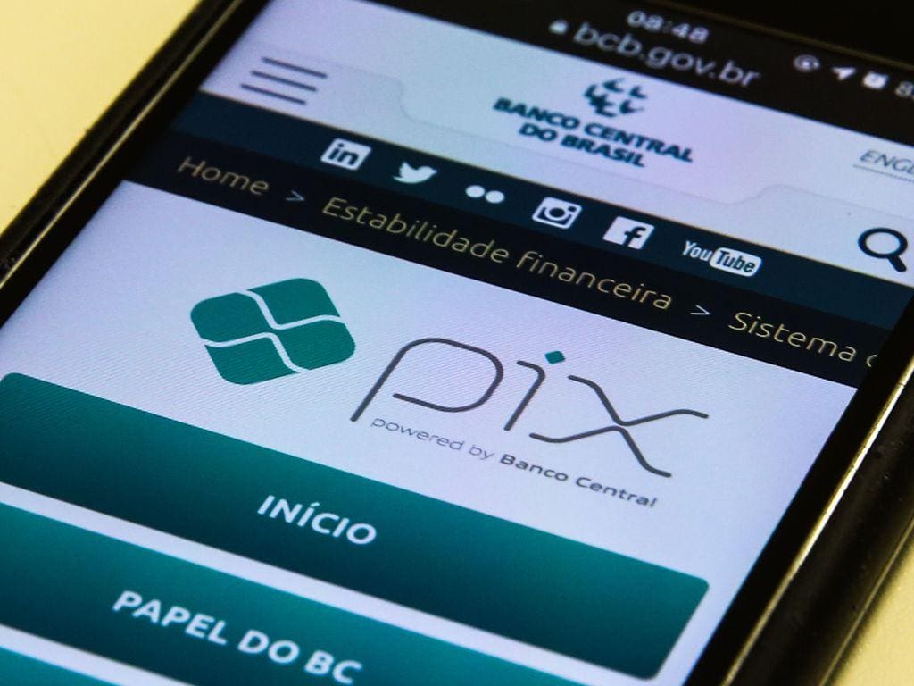 Riscos à Gratuidade do Pix com PEC 65 e Pressões Internacionais