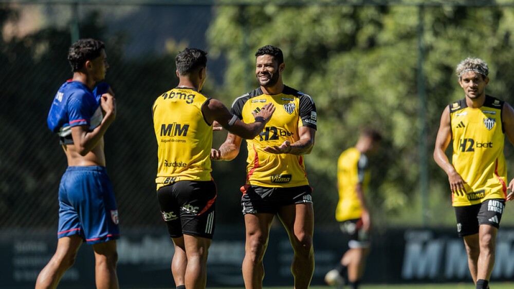 Com gols de Scarpa e Hulk, Atlético goleia Betim em jogo-treino na Cidade do Galo
