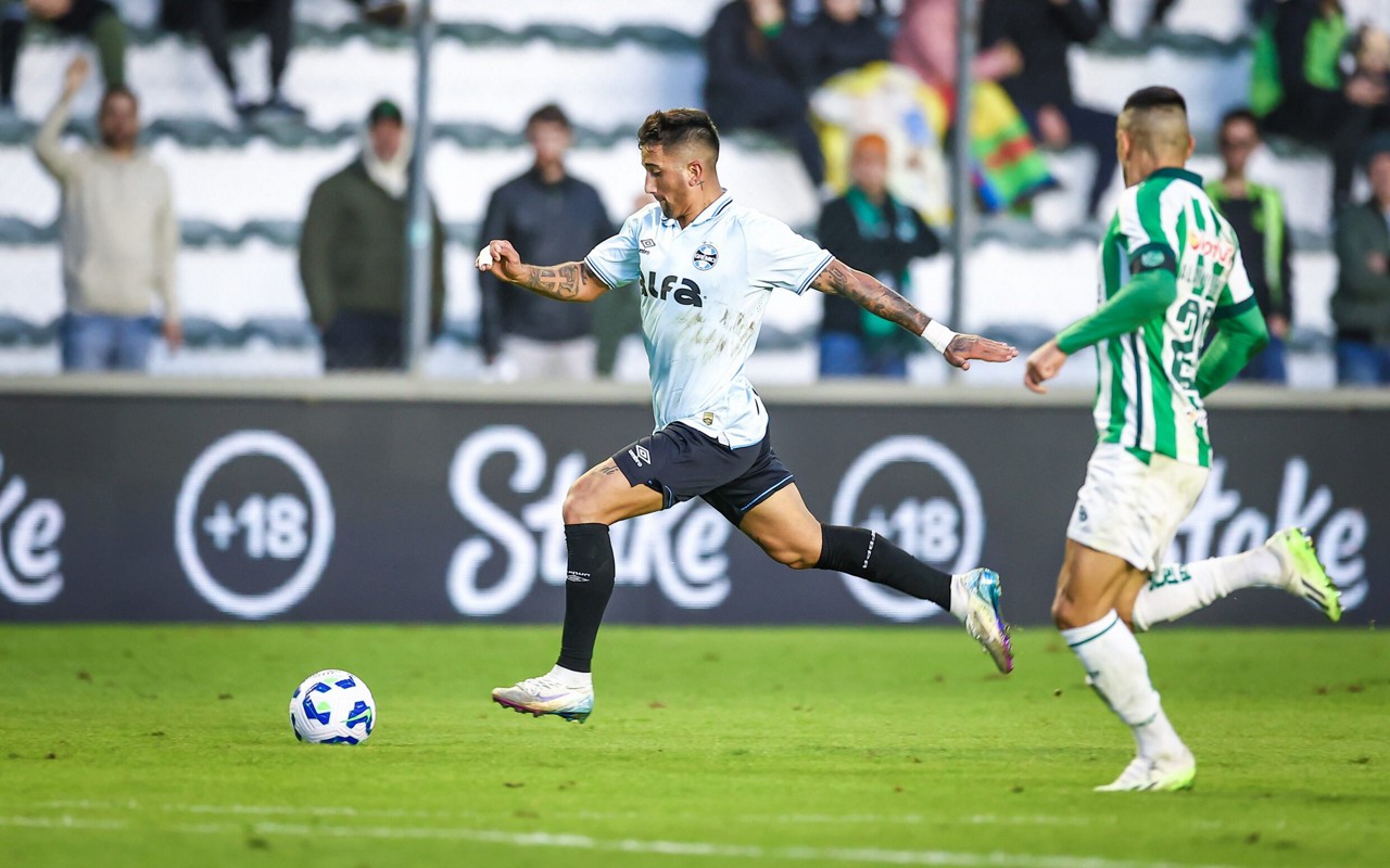 Convocação de Cristian Olivera gera polêmica no Uruguai