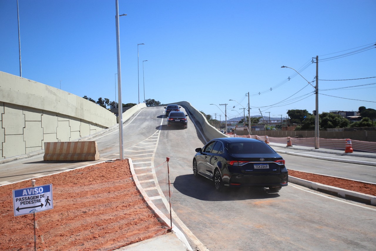 PBH inaugura nova alça de viaduto na Avenida Waldomiro Lobo