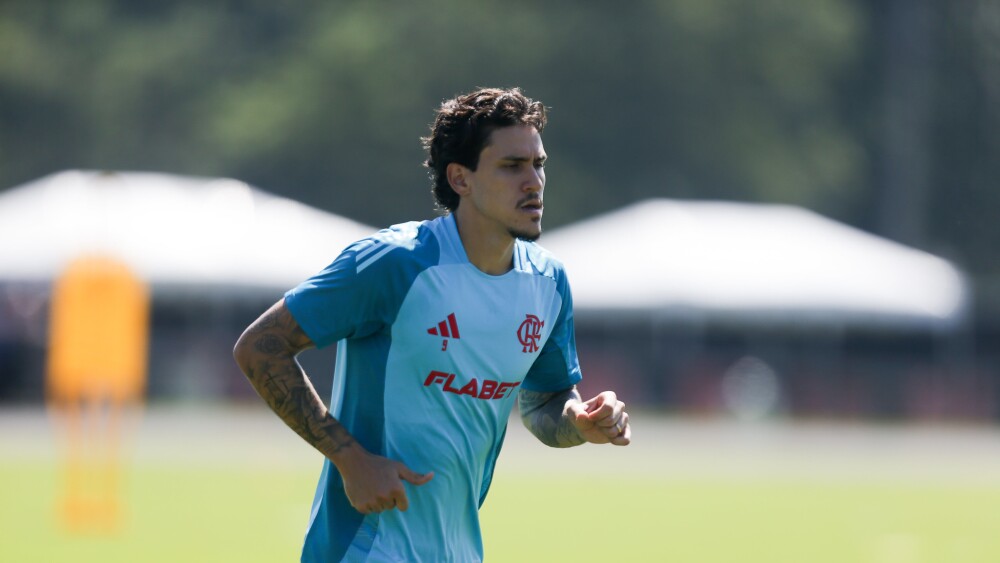 Flamengo esclarece rumores sobre possível saída de Pedro