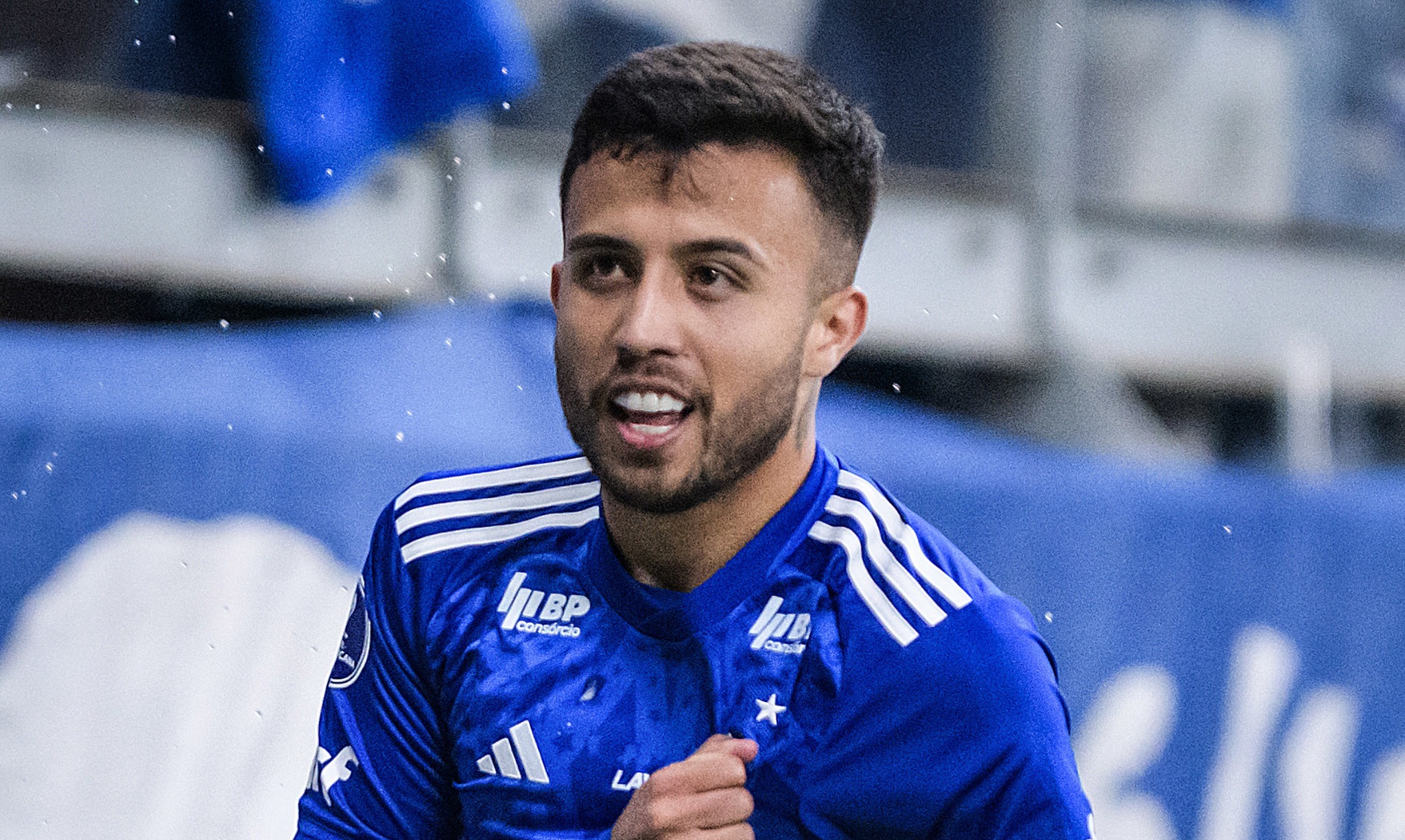 Matheus Henrique retoma treinamentos com bola no Cruzeiro após mais de três meses